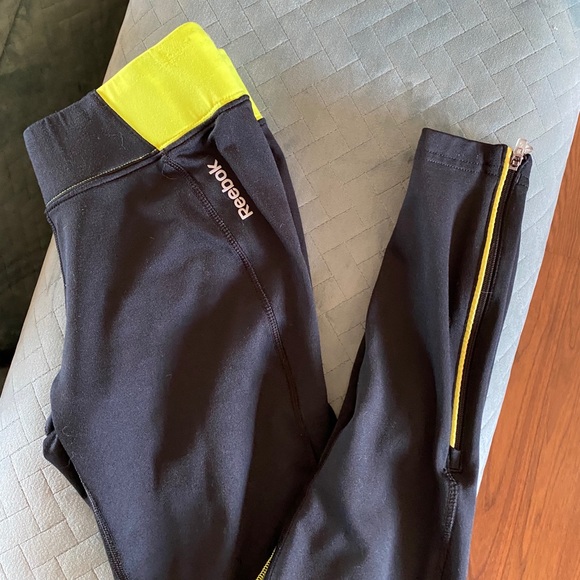Size small Reebok leggings - Picture 2 of 7